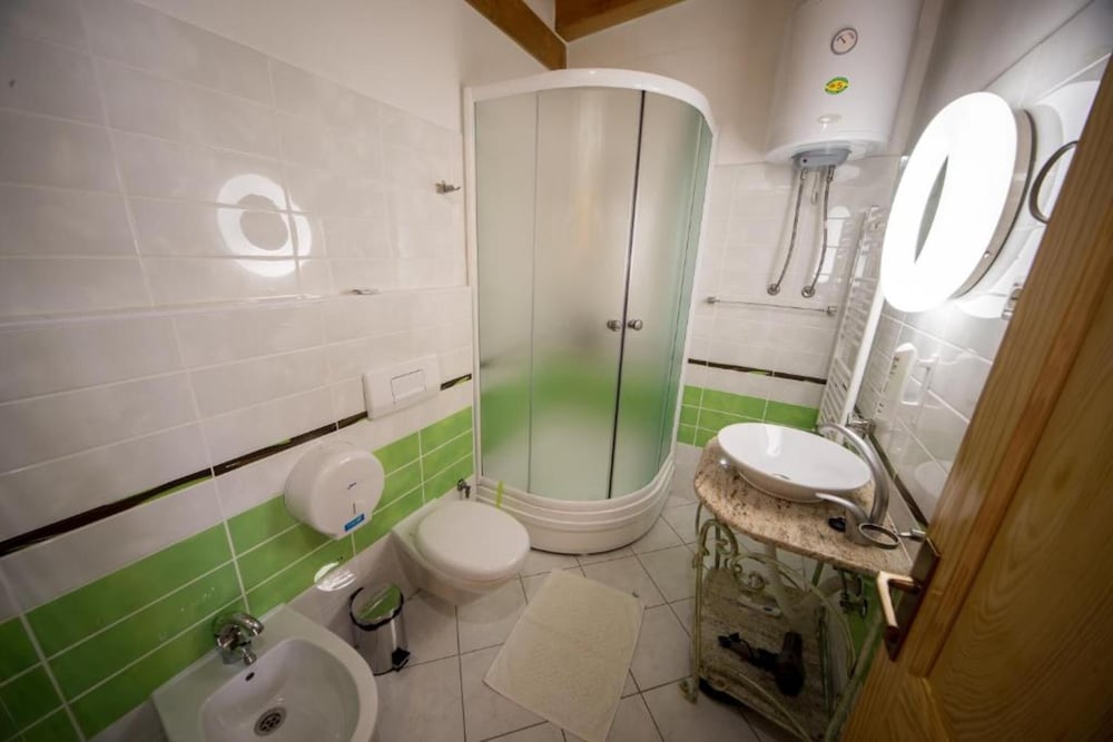Basic Double Room, 1 Double Bed photo 3