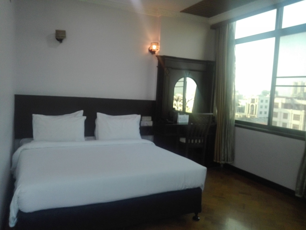 Deluxe Double or Twin Room photo 1