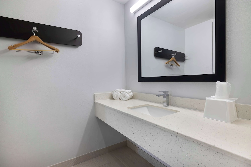 Deluxe Room, 2 Queen Beds, Non Smoking, Kitchen - Photo 8