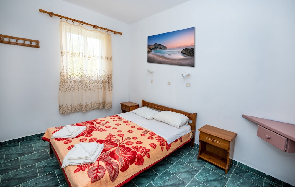 Basic Apartment, Courtyard View (2)