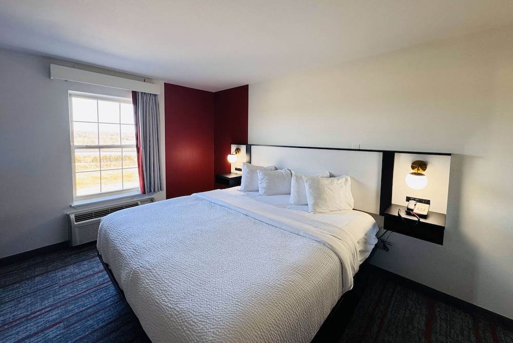 Suite, 1 King Bed, Non Smoking (One-Bedroom) - Photo 1
