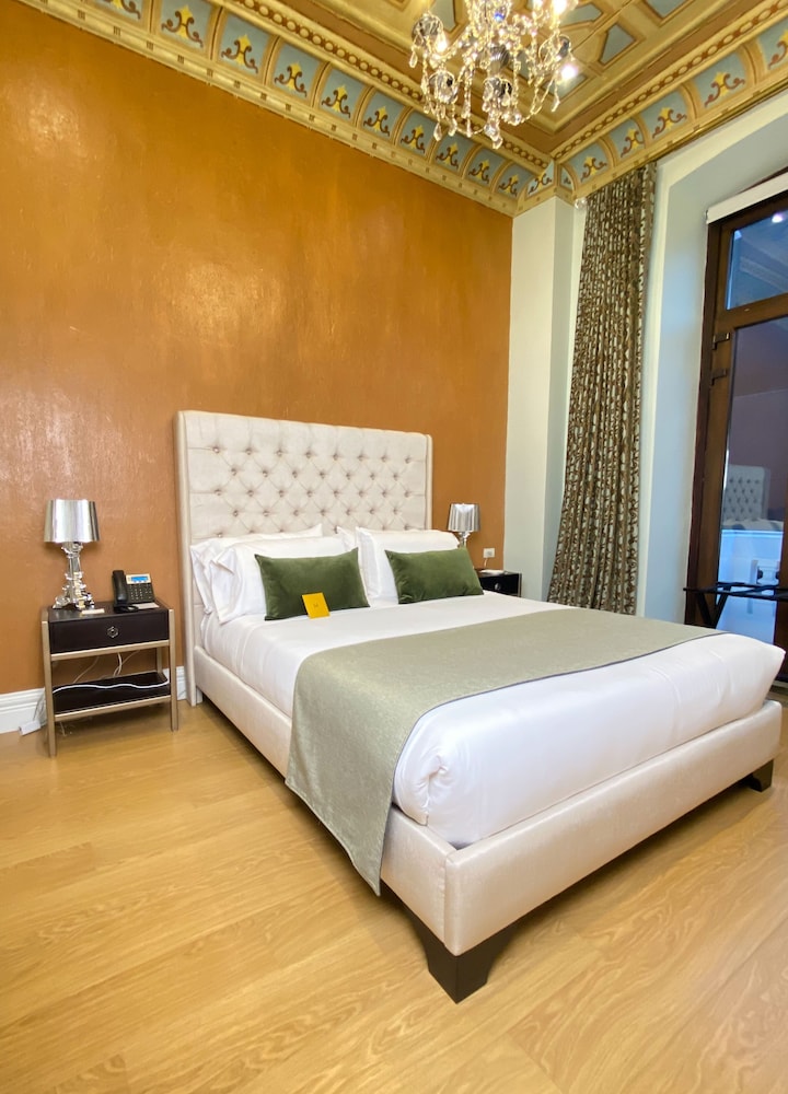 Luxury Room, 1 Queen Bed, City View