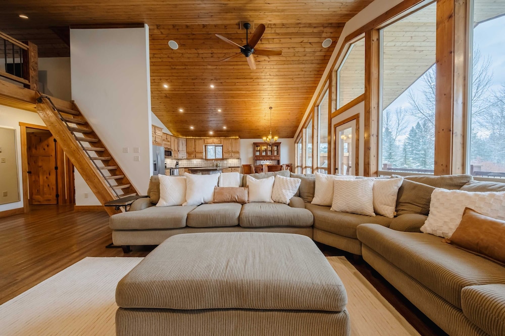 House, Multiple Beds, Patio, Mountain View (Flathead River Retreat)