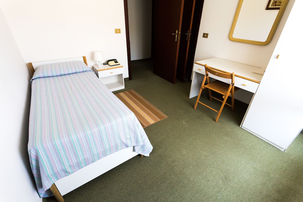 Single Room photo 3