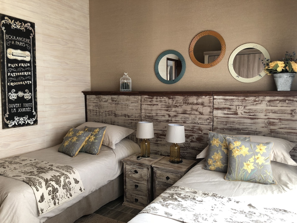Standard House, 2 Bedrooms, 2 Bathrooms photo 3