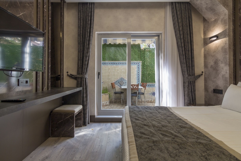 Deluxe Suite photo 2