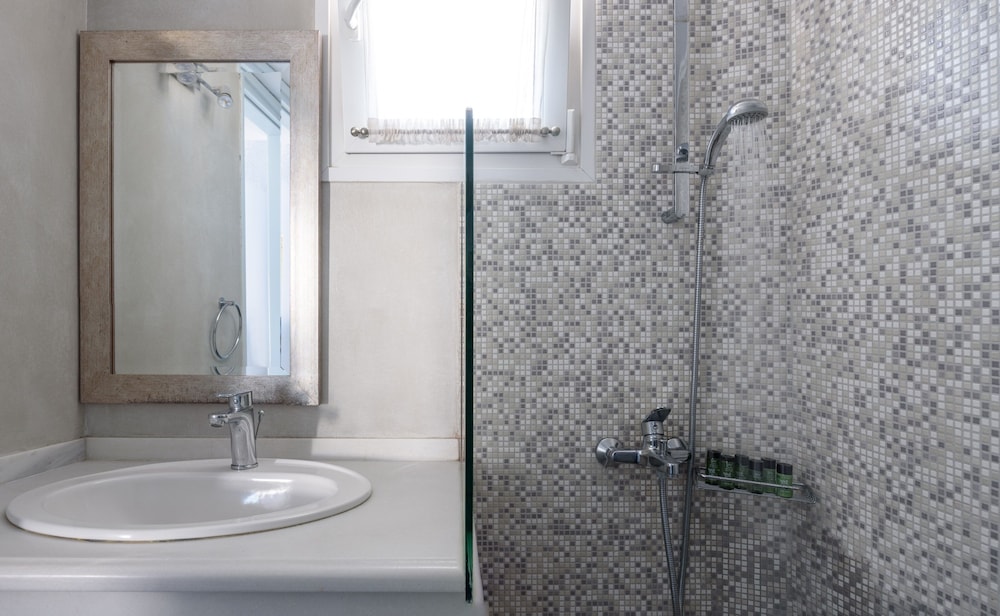 Classic Double Room - Photo 13