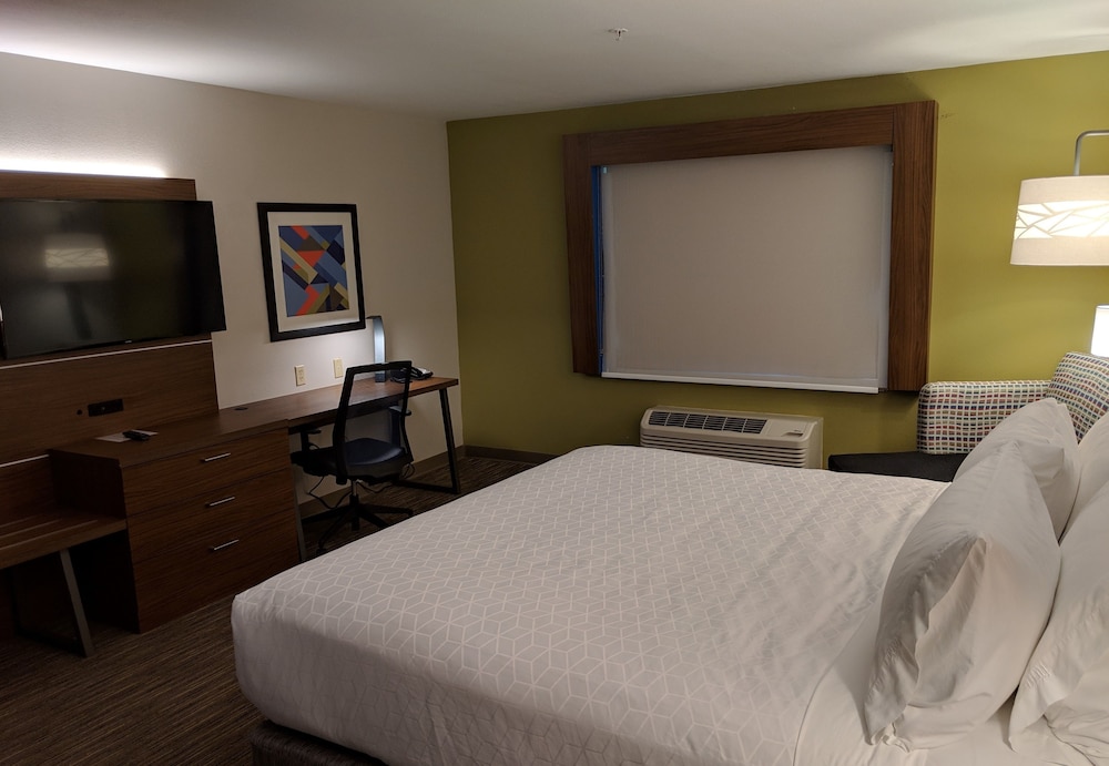 Standard Room, 1 King Bed, Accessible (Communications Accessible) - Photo 4