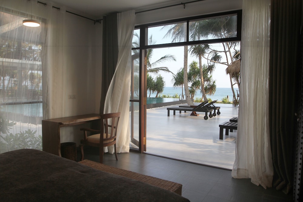 Luxury Villa, Beach View, Poolside photo 3