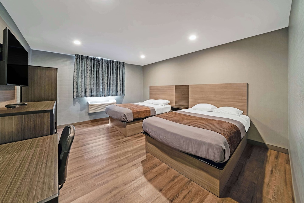 Room, 2 Double Beds, Non Smoking - Photo 1