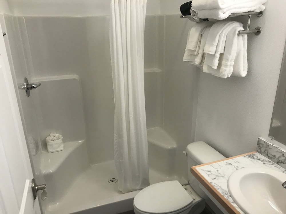 Standard Single Room, 1 King Bed photo 3