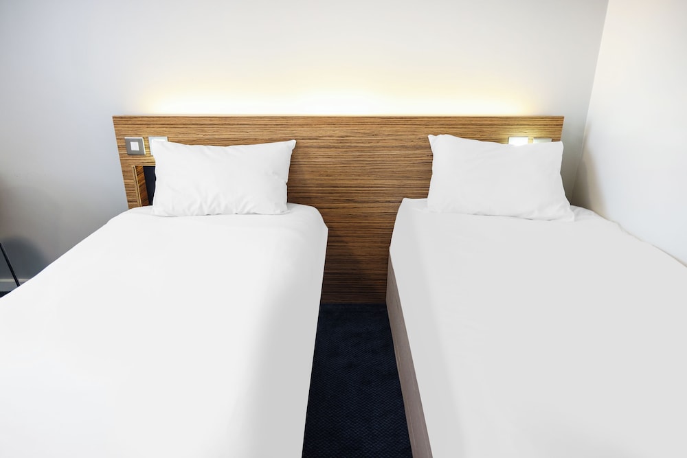Standard Twin Room - Photo 1