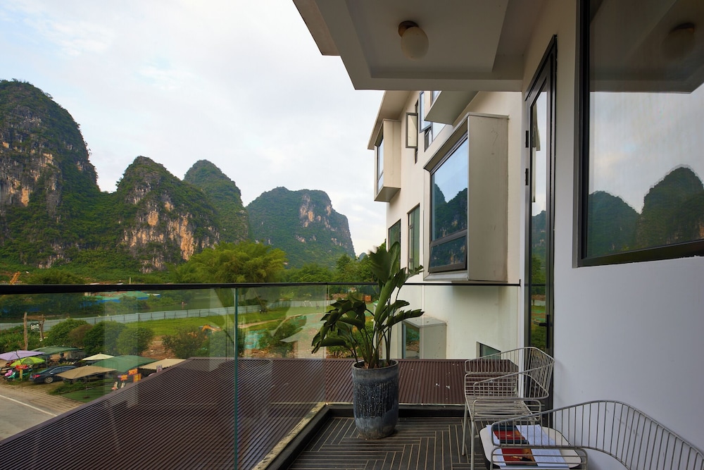 Deluxe Suite, 2 Bedrooms, Balcony, Mountain View photo 2