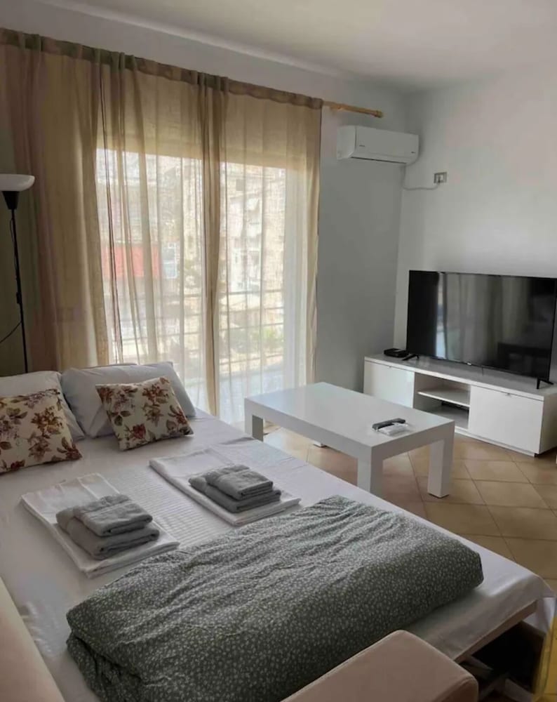 Panoramic Studio, Sea View