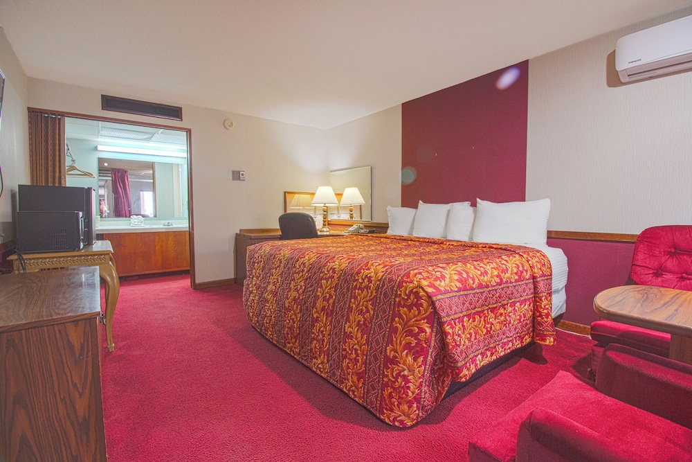 Room, 1 King Bed, Non Smoking - Photo 2