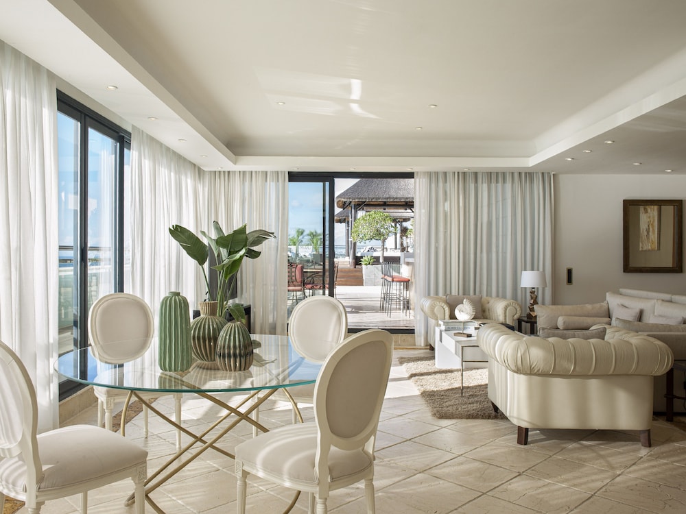 Suite Penthouse Moet Chandon (Red Level Lounge Access) Suite Penthouse Moet Chandon (Red Level Lounge Access)