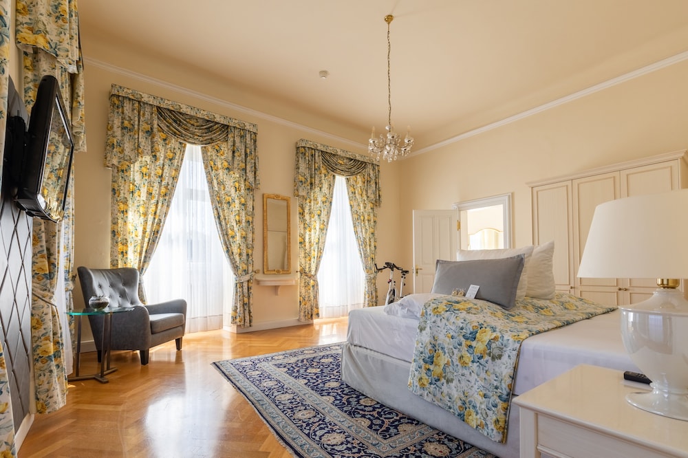 Suite, Multiple Beds photo 2