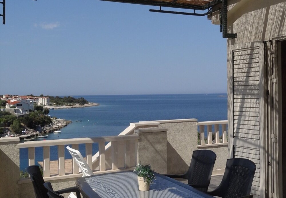 Apartment (Branka - 30 m from beach - A1 zeleni()