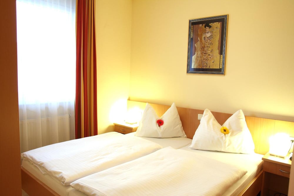 Economy Double Room Single Use, 1 Double Bed, Non Smoking, Garden Area photo 3