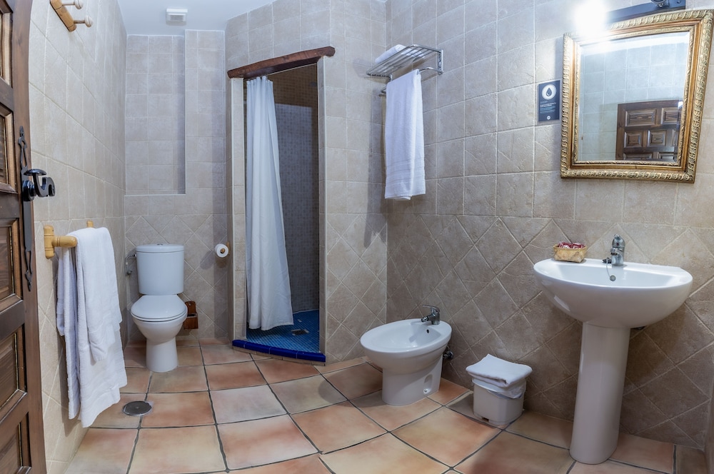 Quadruple Room - Photo 4