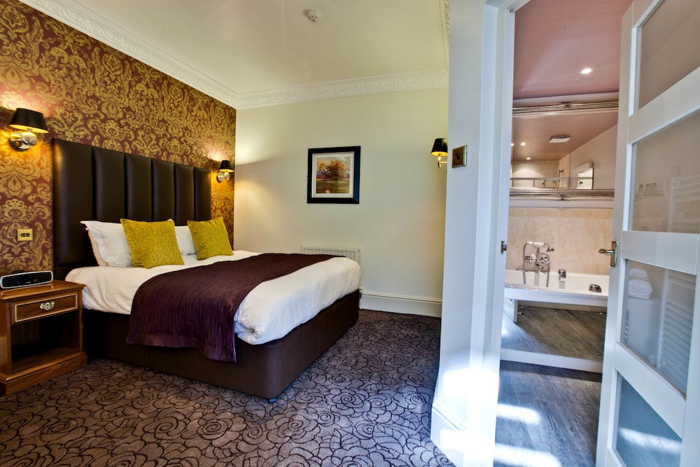Suite, No Windows (Internal, Roof Lantern wind) photo 2