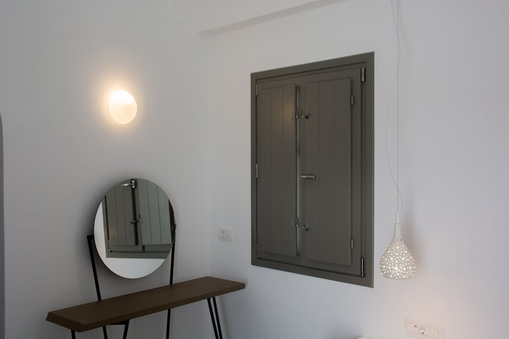 Studio Suite, Jetted Tub