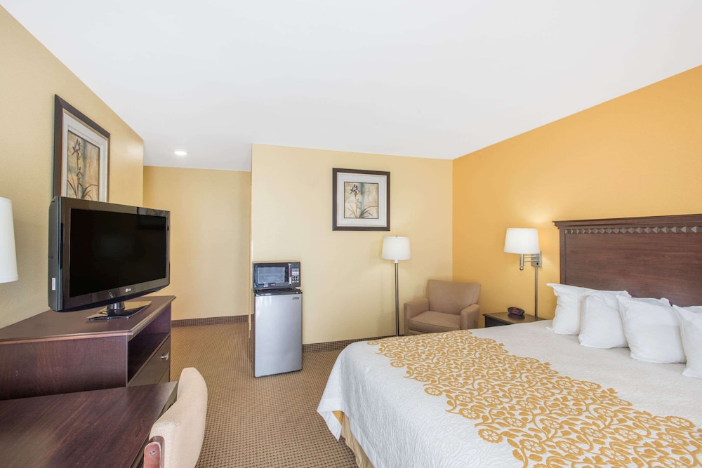 Standard Room, 1 King Bed photo 1