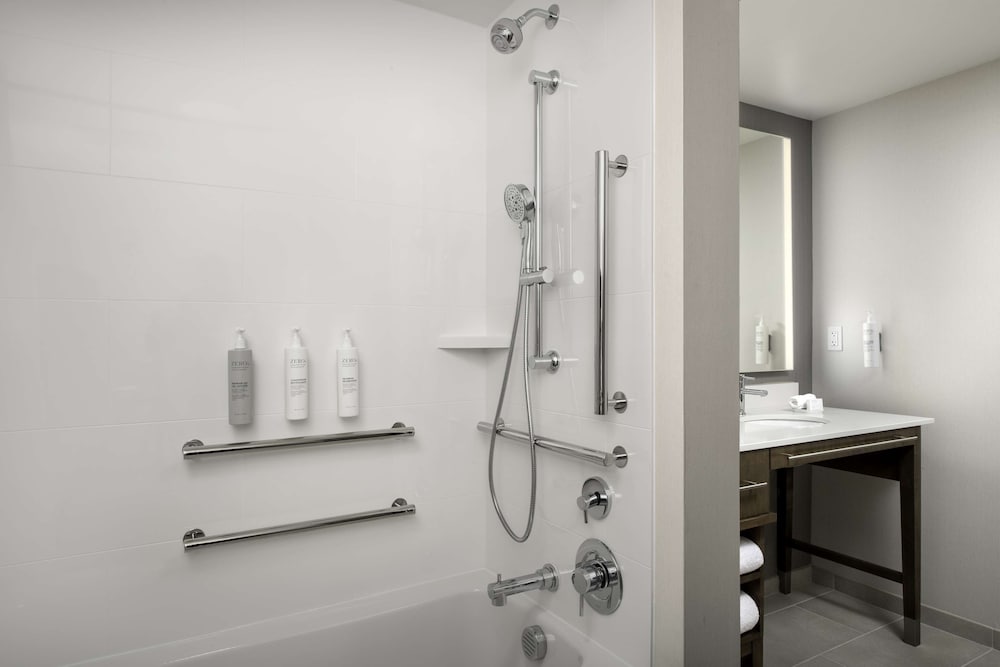 Suite, 1 King Bed, Accessible, Bathtub (Mobility & Hearing) - Photo 2