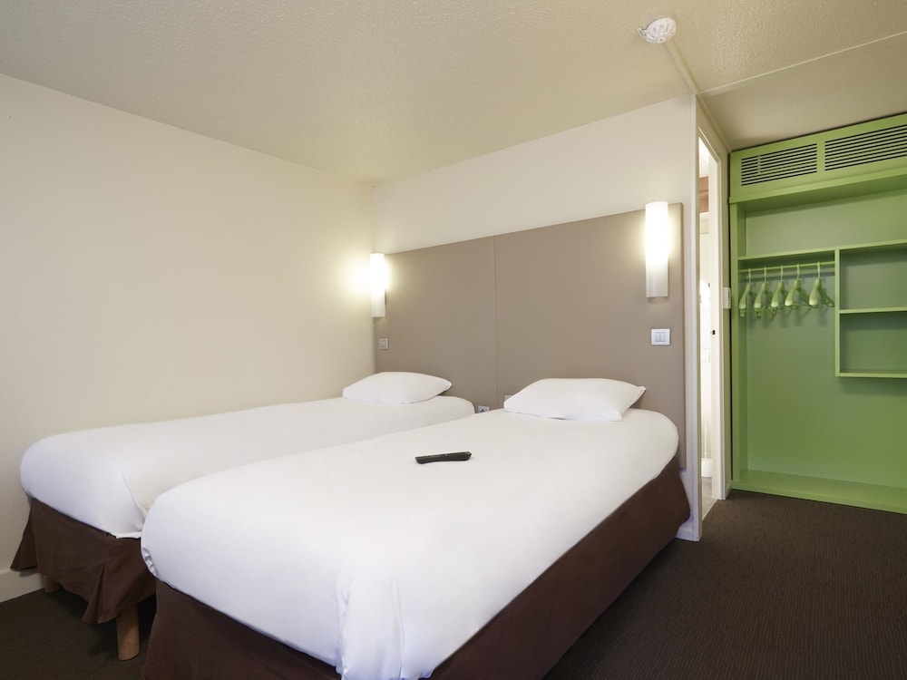 Standard Room, 2 Twin Beds - Photo 1