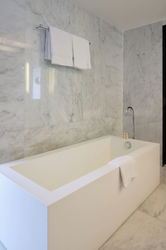 Executive Suite - Photo 5