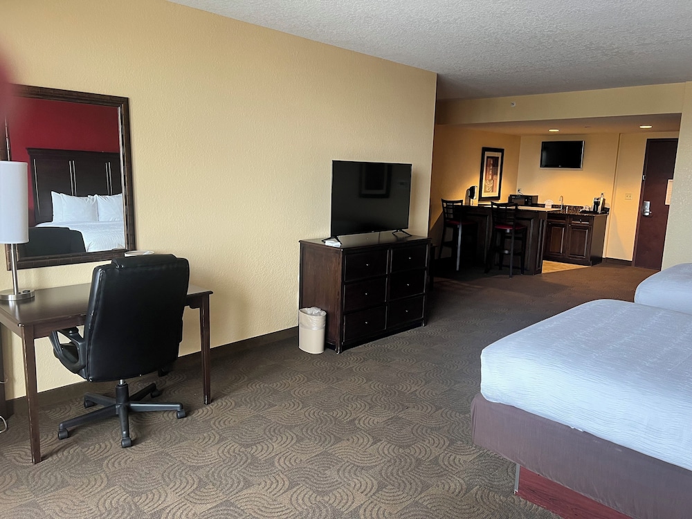 Premier Room, 2 Queen Beds, Kitchenette, Balcony - Marina View - Photo 1