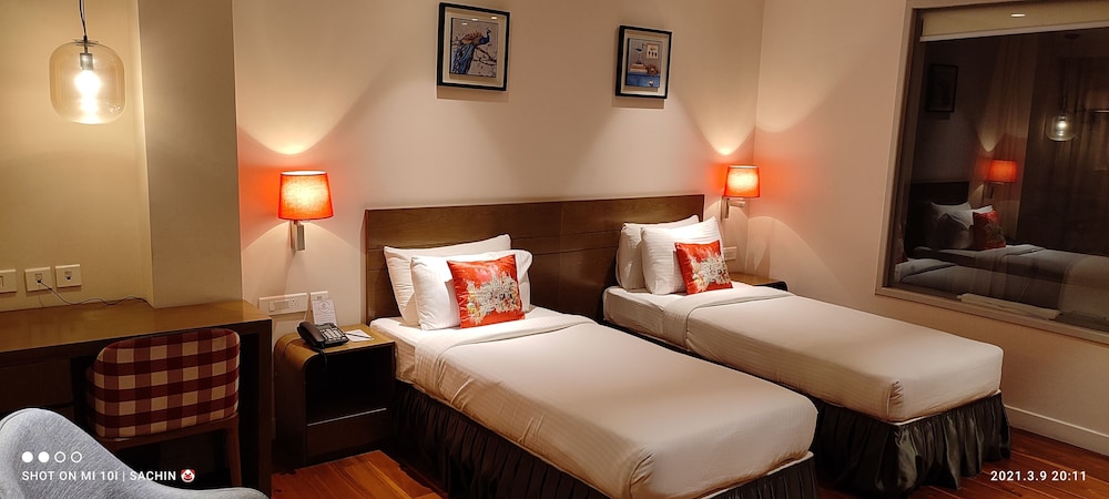 Premium Twin Room - Photo 6