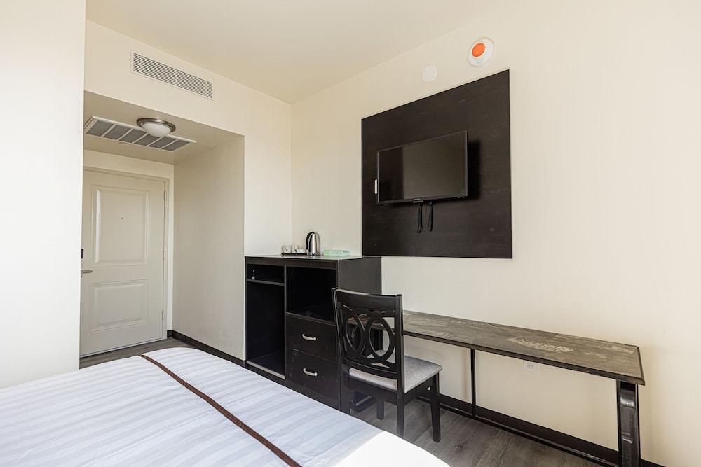 Comfort Room, 1 Queen Bed, Non Smoking photo 2