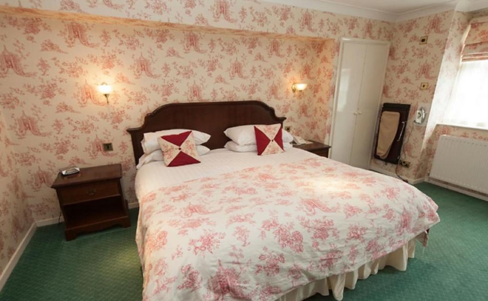 Superior Double Room, 1 King Bed, Hill View, photo 6