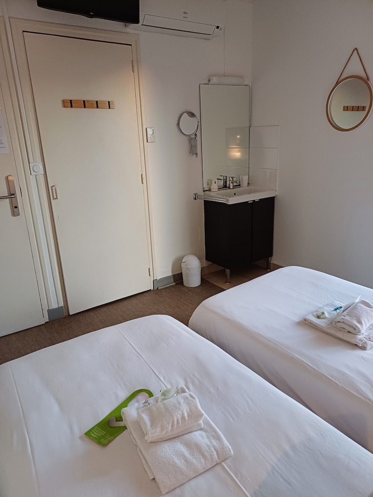 Standard Twin Room photo 3