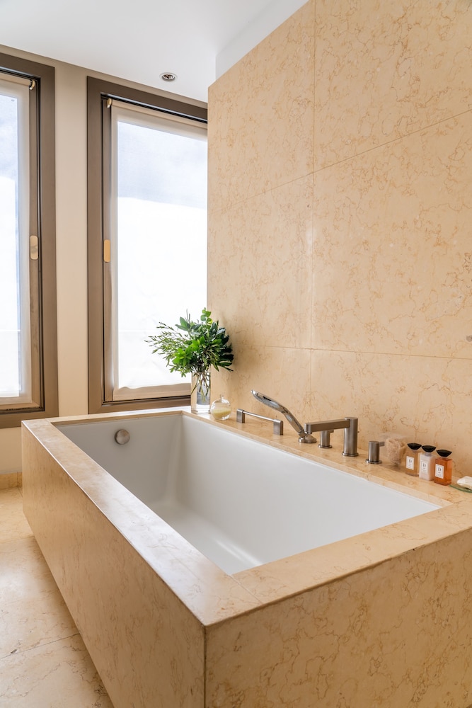 Park Deluxe Suite 1 King Bed