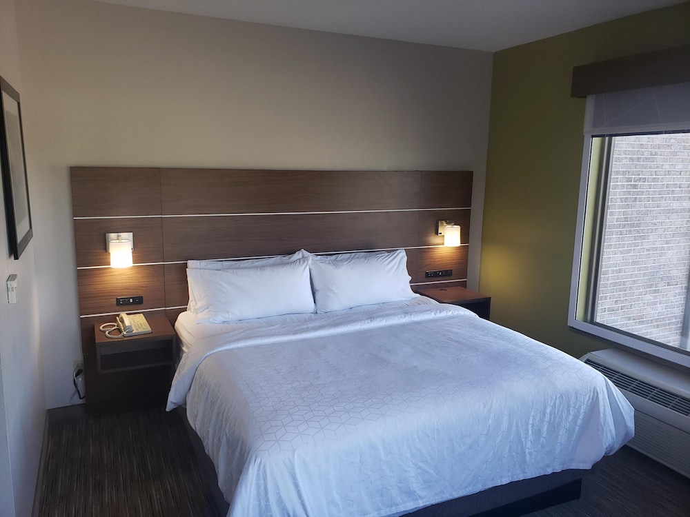 Suite, 1 King Bed with Sofa bed (Walk-In Shower) - Photo 6