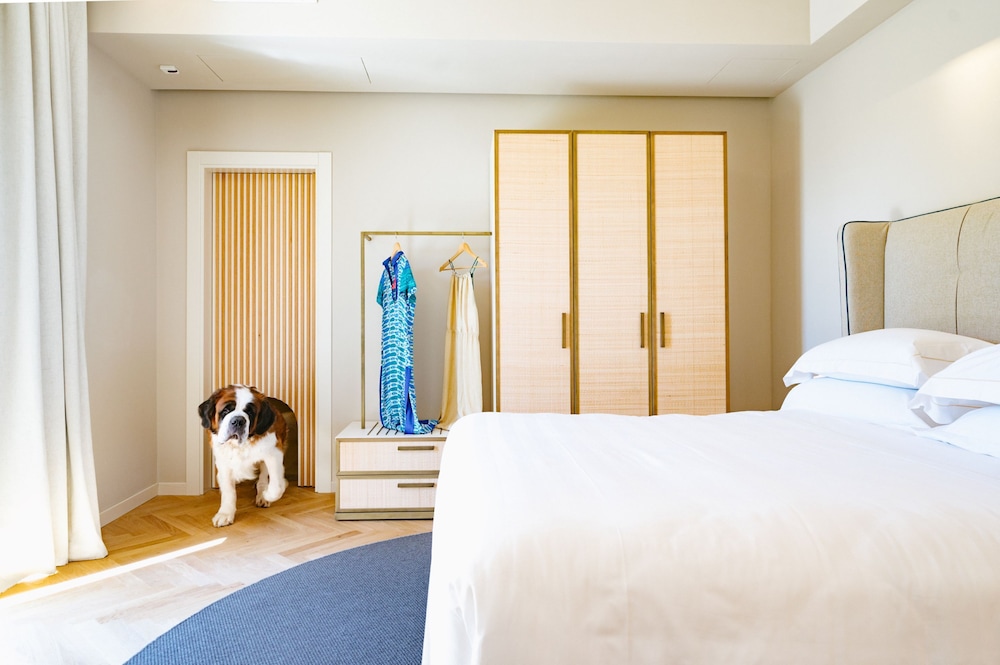 Luxury Condo photo 2