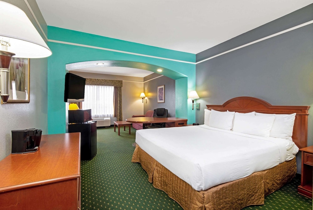 Suite, 2 Queen Beds, Accessible, Non Smoking - Photo 2