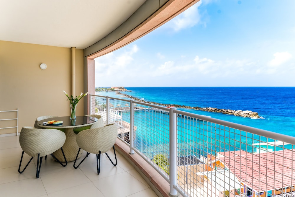 Sun Club Master Suite