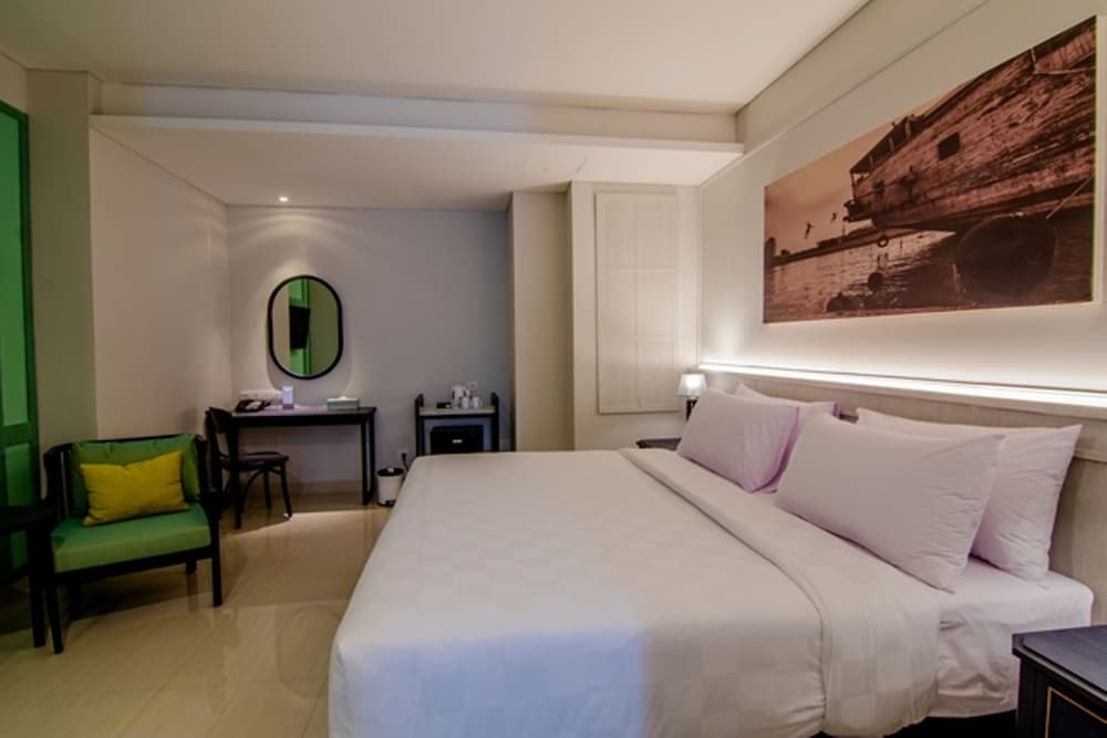 Executive Suite - Photo 3