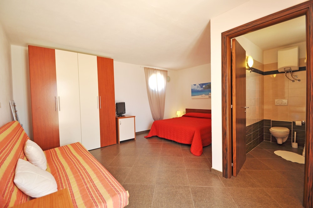Classic Studio, 1 Bedroom, Kitchenette, Garden View photo 1