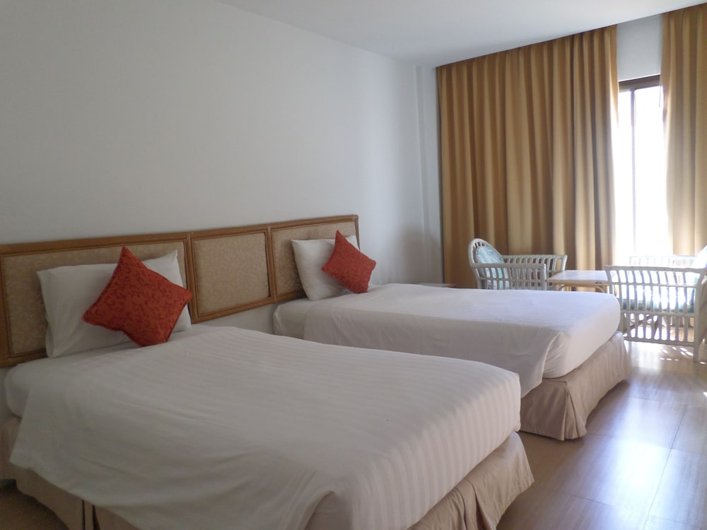 Superior Room, Garden View thumbnail 6