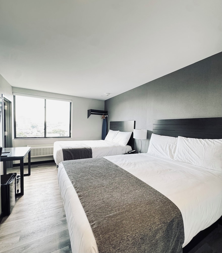 Double Room, 2 Queen Beds, Non Smoking photo 3