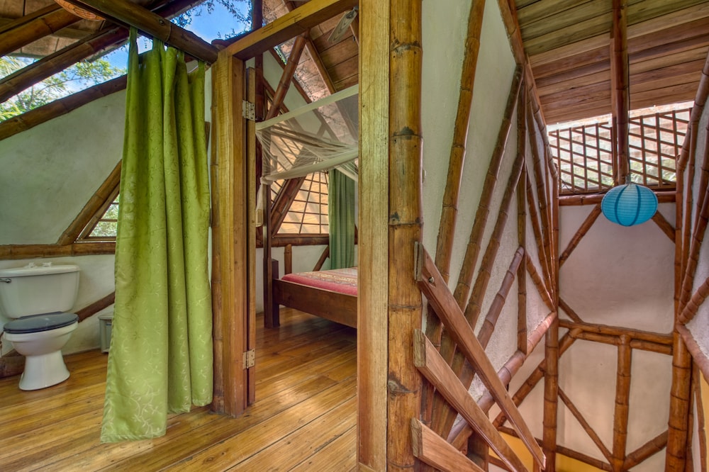 Junior Bungalow, 2 Bedrooms, Hot Tub, Garden View photo 3