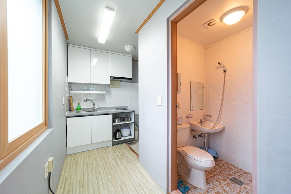 Basic Room, 1 Bedroom (Jasmine) - Photo 9