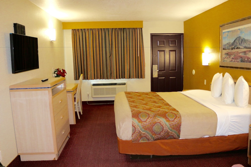 Standard Room, 1 King Bed - Photo 2