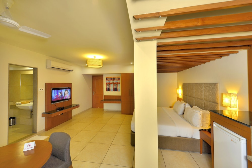 Suite - Photo 3