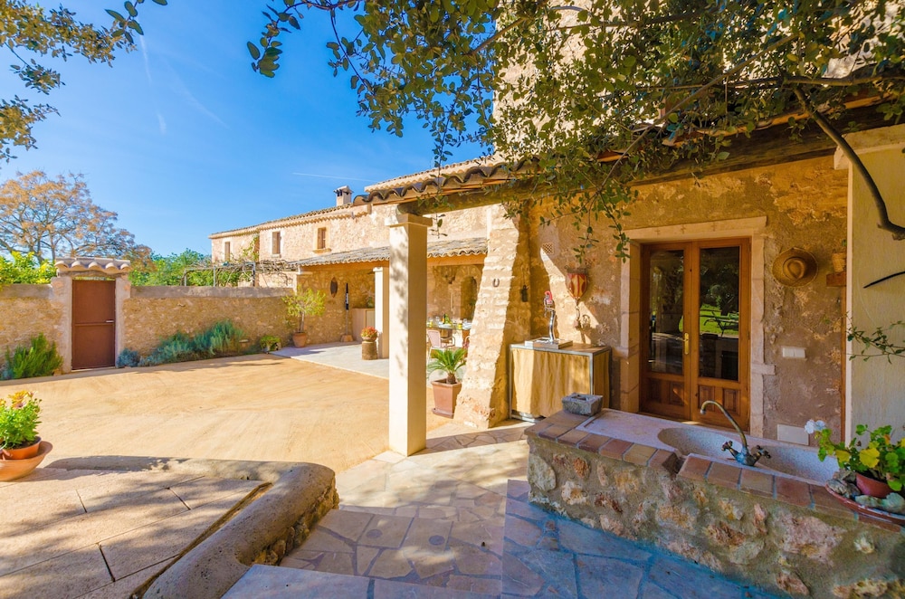 Villa photo 2