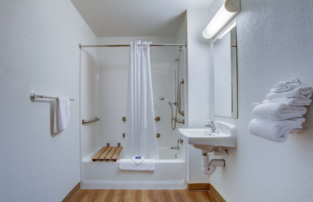 Deluxe Room, 1 Double Bed, Accessible, Non Smoking photo 2